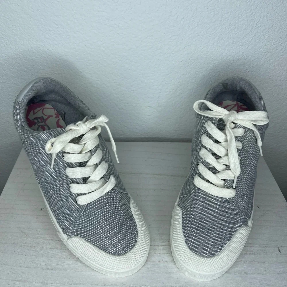 NWOT Roxy Pierview Gray Canvas Lace Up Low Top Cushion Sneakers Size 9